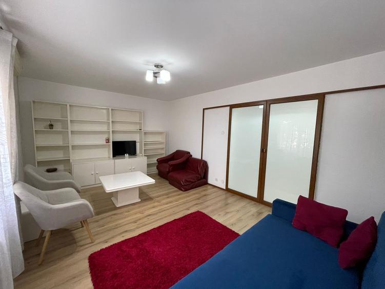 Apartament cu 3 camere decomandat, mobilat în Canta