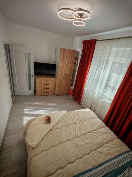 Apartament cu 3 camere decomandat în Exterior Vest