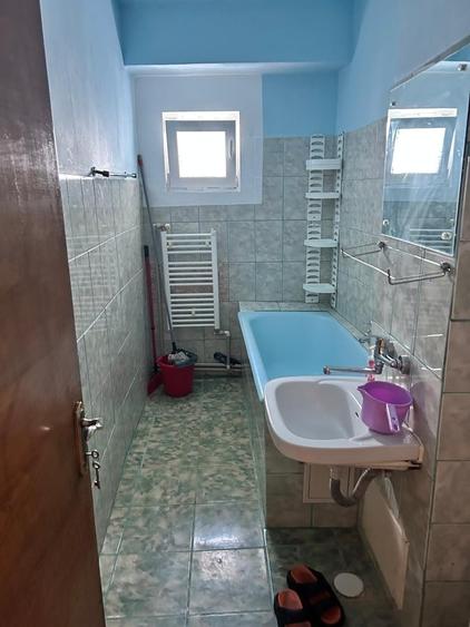 Apartament cu 3 camere decomandat în Crângași