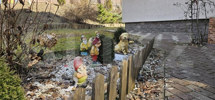 Casă individuală cu 4 camere cu Teren 750 Mp în Hunedoara
