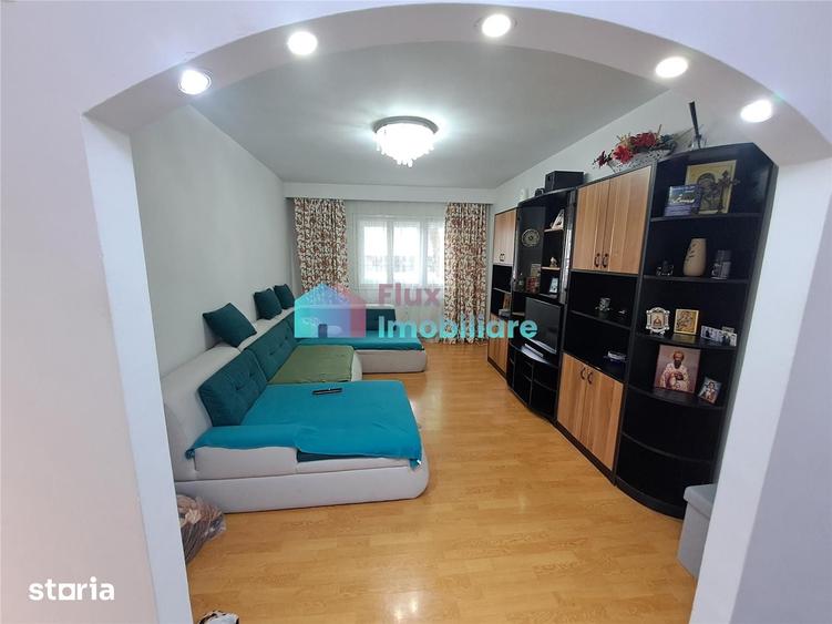 Apartament cu 3 camere decomandat în George Enescu