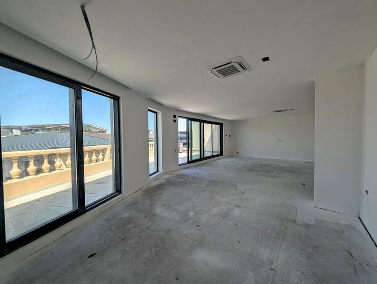 Penthouse cu 4 camere decomandat în Herăstrău