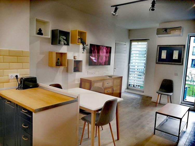 Apartament cu 2 camere semidecomandat, mobilat în Central — fotografia 3