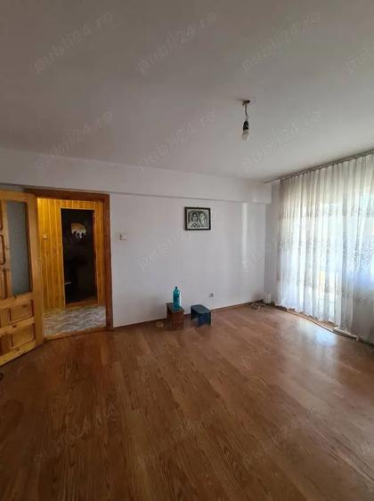 Vand apartament semodecomandat, 3 camere, ultracentral, etajul 4, vizavi de nada florilor - 1