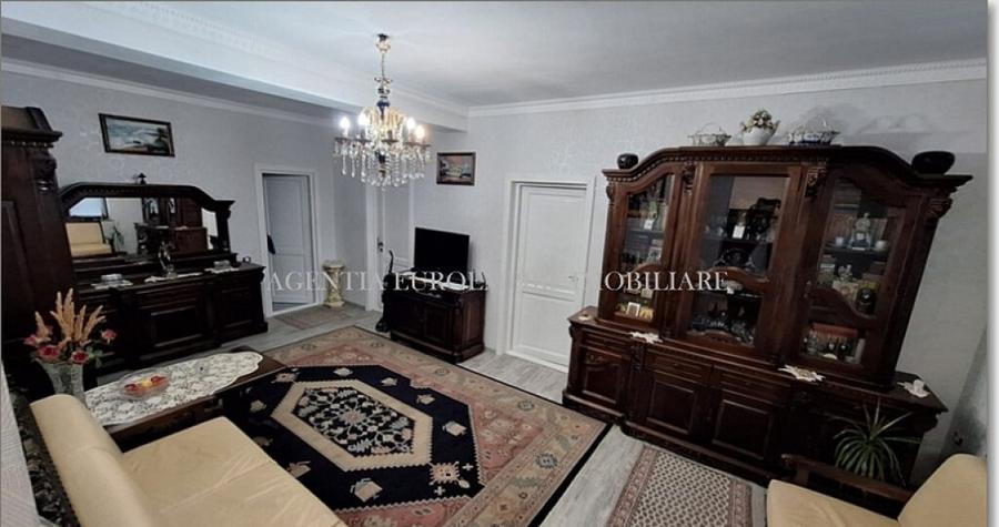 Casa de vanzare in localitatea Lazu - 7