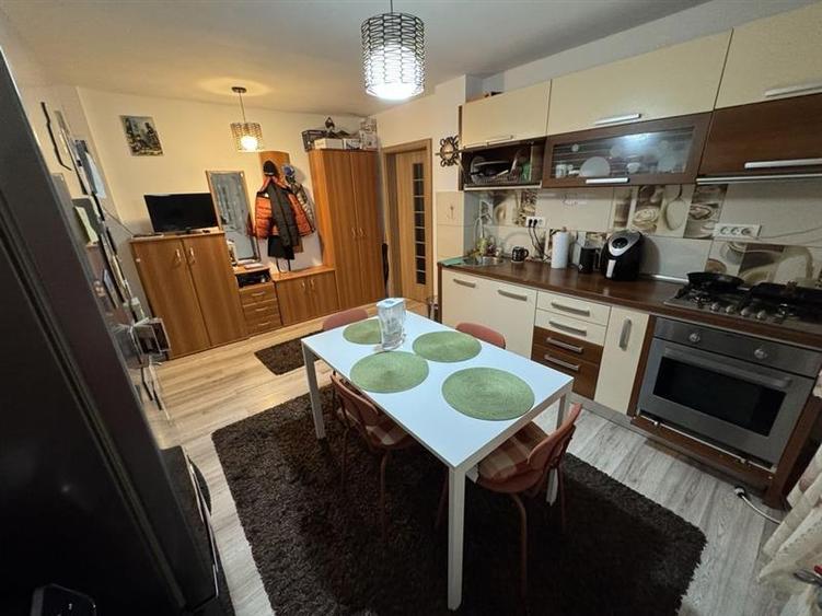 Amenajatat complet, mobilat și utilat la parter cu balcon - 10