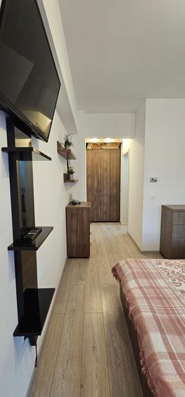 Apartament de vanzare cu 3 camere zona Tractorul bloc nou - 10