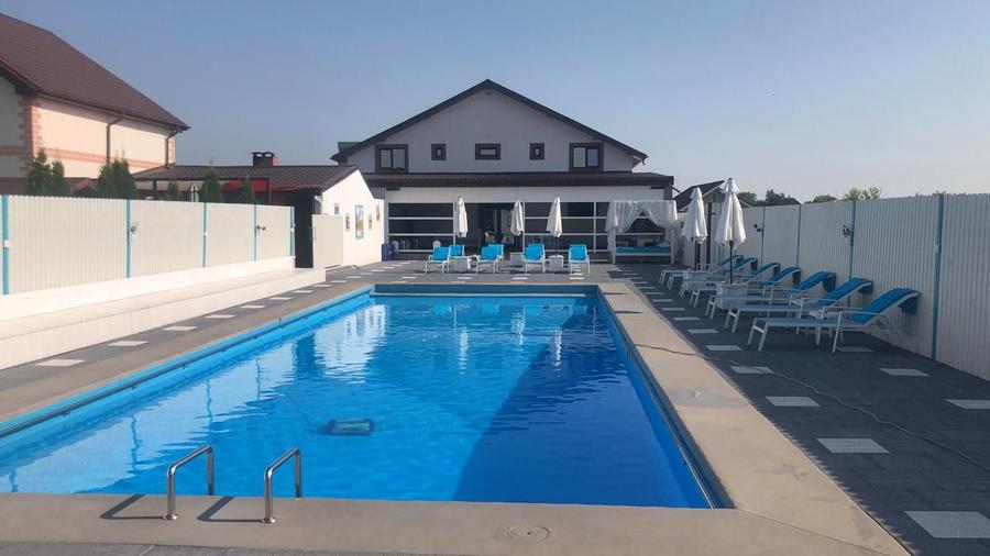 Complex Comercial de Lux –  3 Vile, Salon Evenimente și 2 Piscine - 12