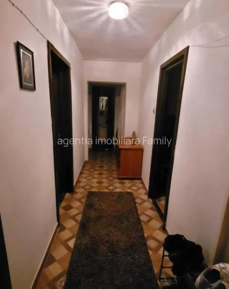 Apartament cu 3 camere decomandate - etaj 1 - Zona George Enescu Apartament cu 3 camere decomandate - etaj 1 - Zona George Enescu