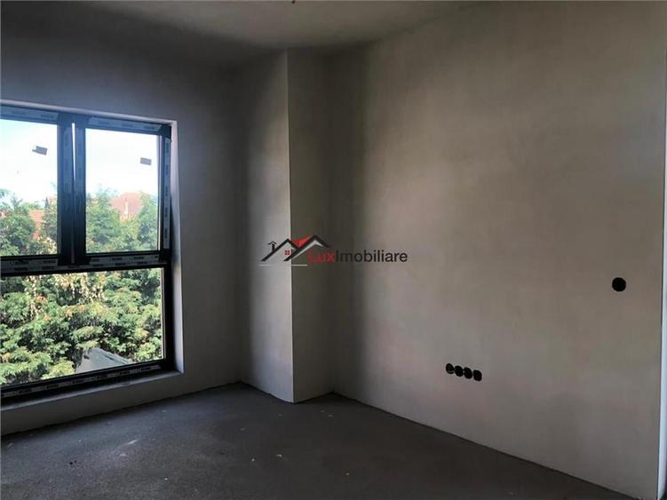 Duplex 4 camere, 120 mp utili,teren liber intre 50 si 150 mp. Zona foarte buna d - 8