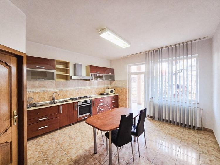 Oportunitate de investitie! Casa de vanzare, cu 8 camere, 382 mp, zona Gruia - 4