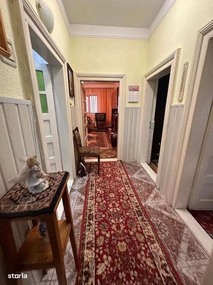 Casă cu 4 camere în Central