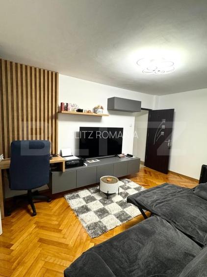 Apartament de vanzare, cu 3 camere, decomandat, etaj 1, zona Tractorul