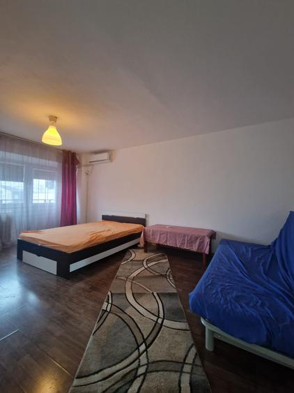 Nerva Traian - Mircea Voda - Garsoniera spatioasa - et 4 - vedere fata - 40 mp - 2