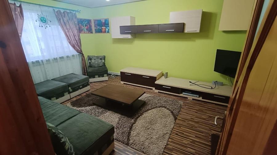 De inchiriat Apartament 3 camere - 4