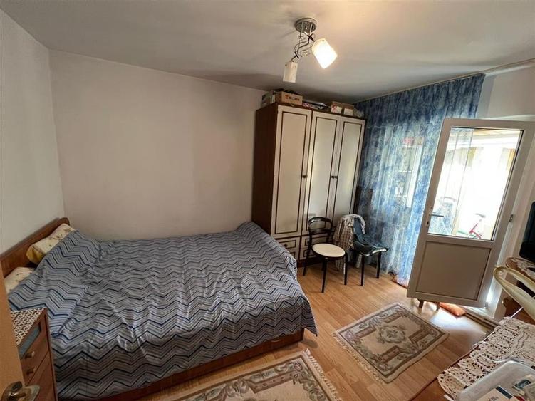 Apartament 3 camere, etaj 3, zona Longinescu - Gara - 6