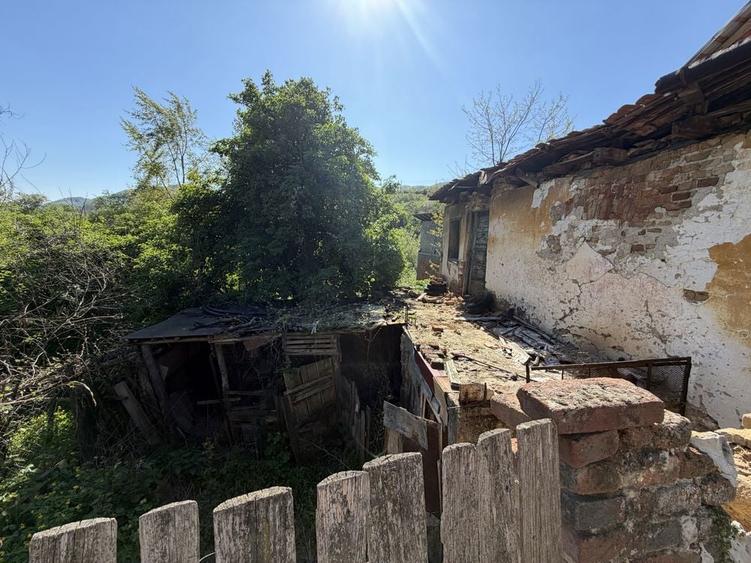 Teren + casa veche de vanzare in Toplet zona linistita, aproape de natura - 5