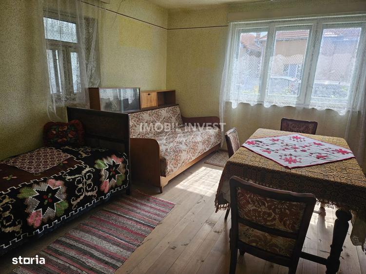 Oferta Casa 100Mp, 3 Camere,2 Pivnite,Garaj, Teren 1318, Pret 52.000E - 2