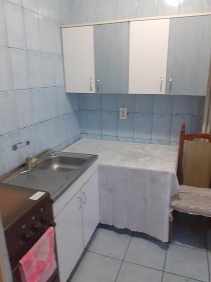 Închiriez garsonieră central - 2