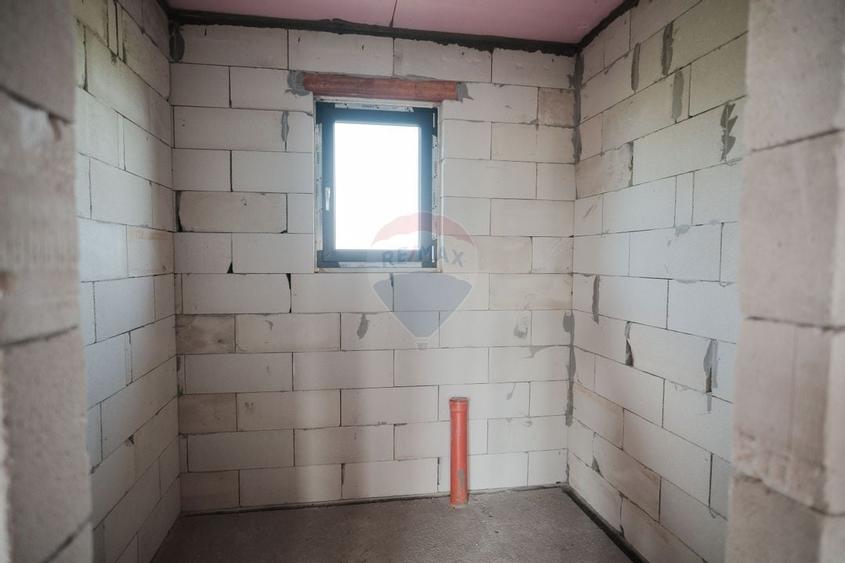 Casa / Vila cu 4 camere de vanzare - 9