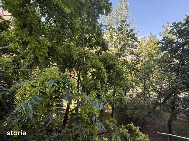 Apartament cu 4 camere semidecomandat în Drumul Taberei