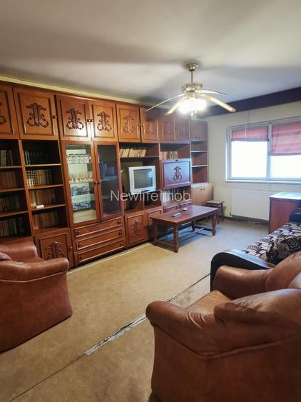 Poarta 6 / 3 camere decomandat / centrala gaze Poarta 6 / 3 camere decomandat / centrala gaze