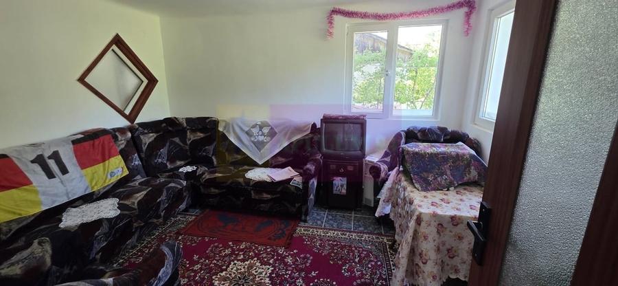 Casa de vanzare cu 5 camere in Mislea - 1