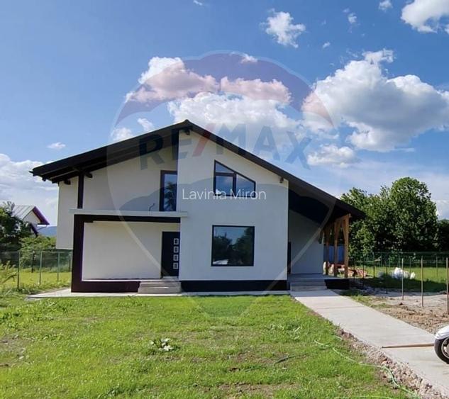 Vila moderna cu 4 camere de vanzare in Brebu, Prahova