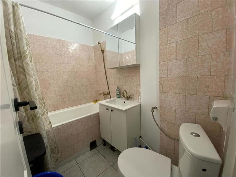 Apartament cu 2 camere nedecomandat în Podu Roș