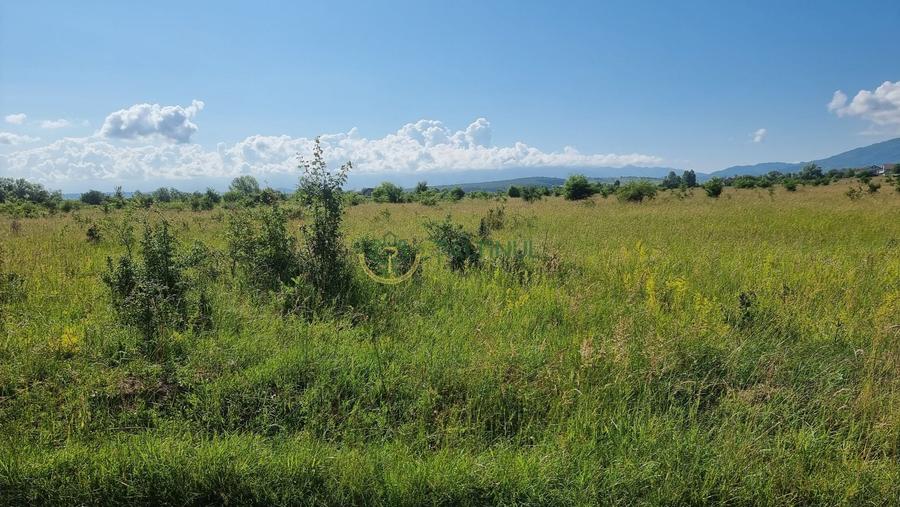 Teren Construcții intravilan de 1100 mp, în Periferie