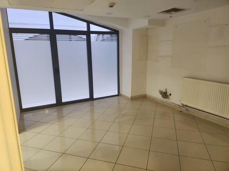 Birou, de 85.5 mp, în Central