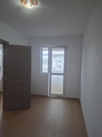 Apartament cu 2 camere semidecomandat în Malu Roșu