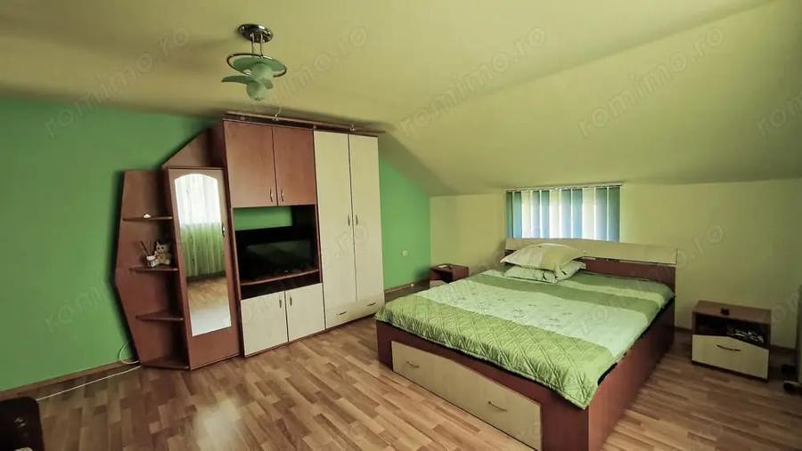 Casă cu 5 camere cu Teren 1500 Mp în Turia