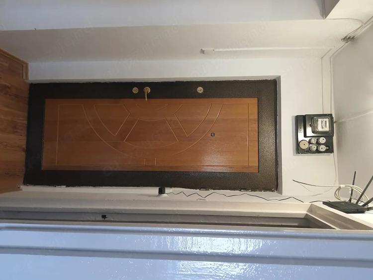 Apartament cu 3 camere semidecomandat în Autogară
