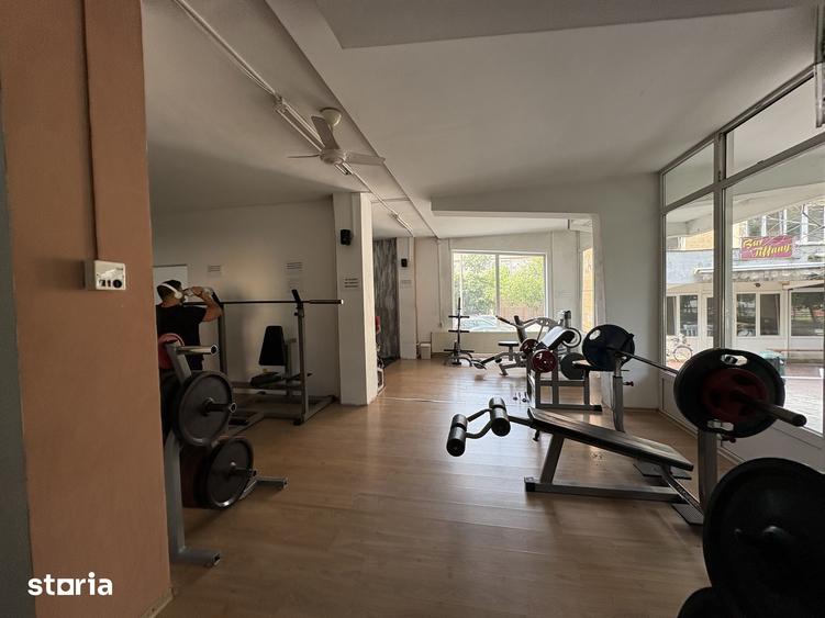 Spațiu comercial, de 300 mp, în Rogerius
