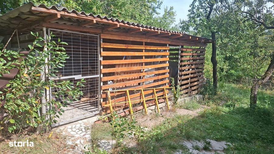 Casă cu 6 camere semidecomandat cu Teren 1400 Mp în Central
