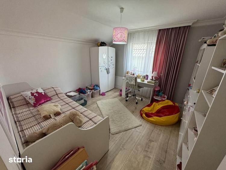 Casă cu 4 camere cu Teren 400 Mp în Podari