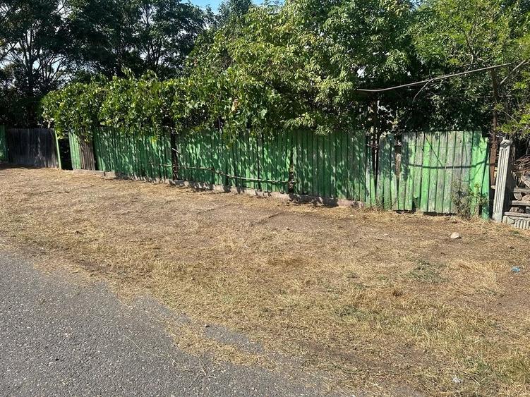 Casă cu 5 camere cu Teren 2000 Mp în Glodeanu-Siliștea