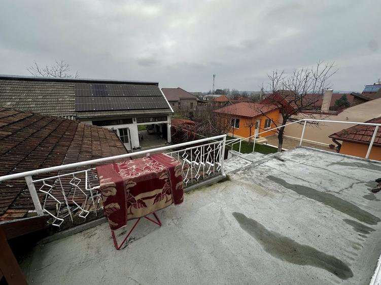 Casă individuală cu 7 camere cu Canalizare în Sânmartin