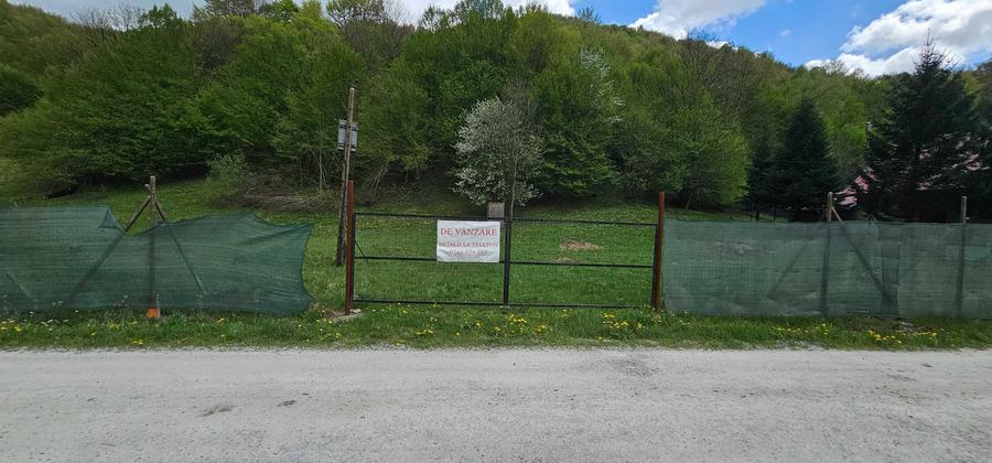 Teren de 2450 mp, în Bulz