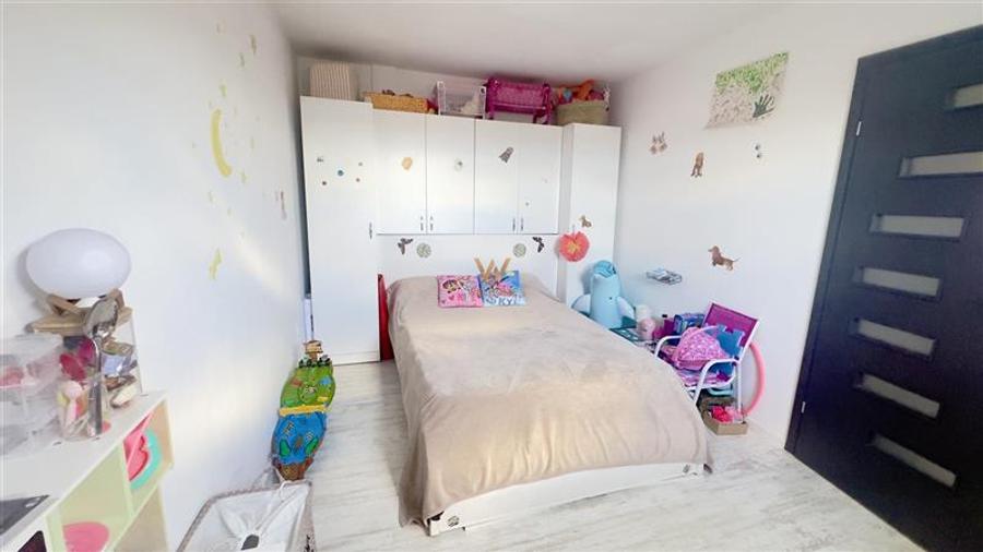 Apartament cu 3 camere nedecomandat în Lazaret
