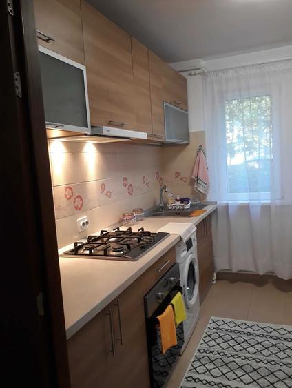 Apartament cu 2 camere decomandat în Podu Roș