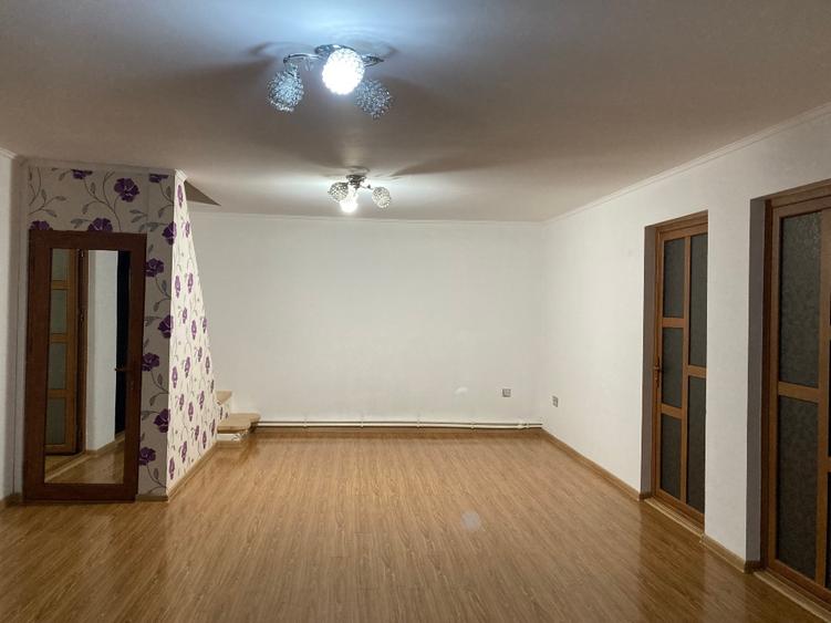 Casă individuală cu 5 camere cu Teren 300 Mp în Mărăcineni