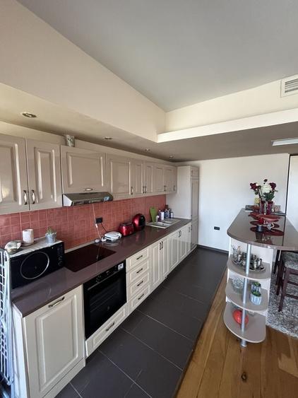 Apartament cu 3 camere decomandat, mobilat în Faleza Nord