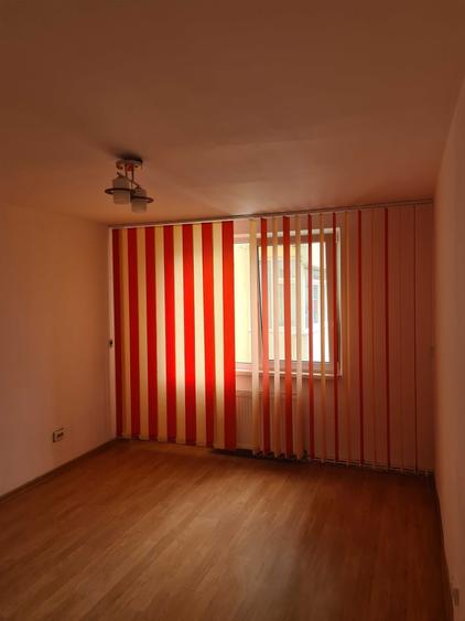 Apartament cu 2 camere decomandat în Precista