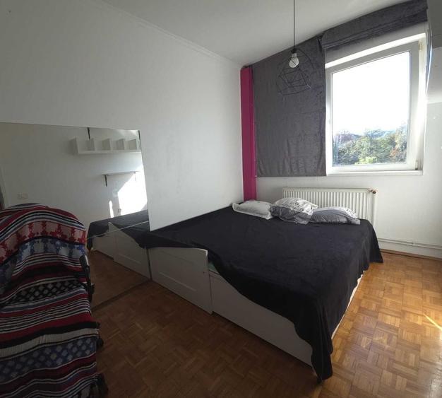 Apartament cu 3 camere semidecomandat, mobilat în Central
