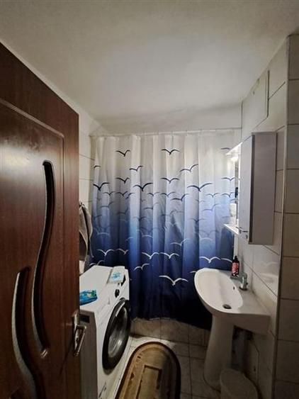 Apartament cu 3 camere decomandat, mobilat în Noua