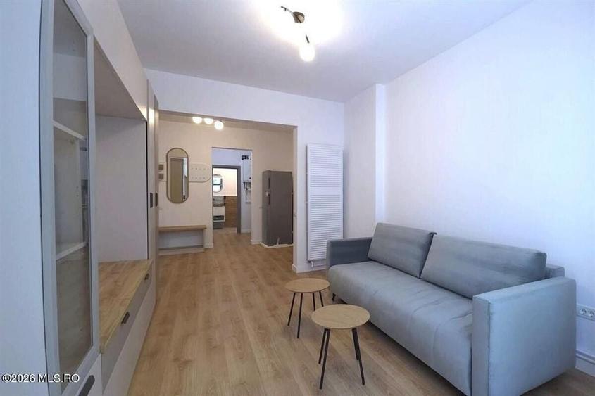 Apartament cu 5 camere semidecomandat în Central