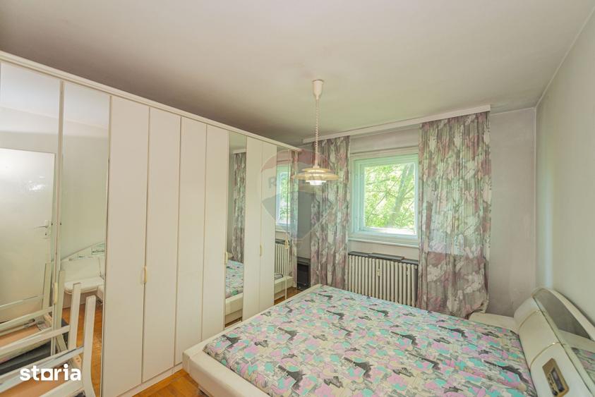 Apartament cu 3 camere semidecomandat în Giulești