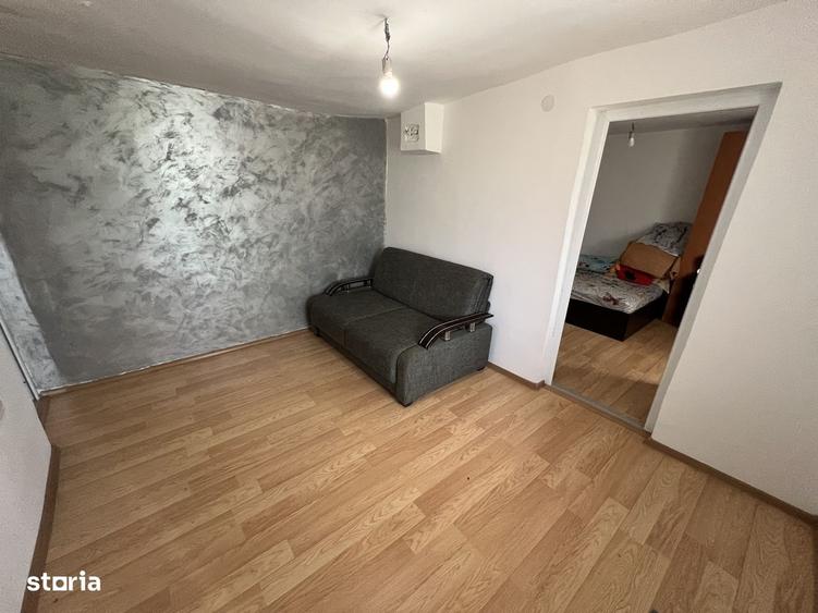 Casă cu 4 camere în Valea Bujorului